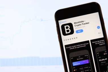 Blockfolio Crypto Tracker simgesiyle telefon ekranda. Bilgisayarda bulanık web sitesini kapatın. Los Angeles, California, Usa - 30 Kasım 2019, Illustrative Editorial