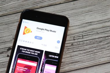 Google Play Music logosunu ekran üst görüntüsüne yakın çekimde kullan. Los Angeles, California, Usa - 9 Kasım 2019, Illustrative Editorial