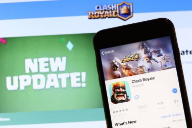 Los Angeles, California, Usa - 28 Kasım 2019: Clash Royale uygulama simgesi cep telefonu ekranında, bilgisayarında logo olan bulanık arkaplan, Illustrative Editorial