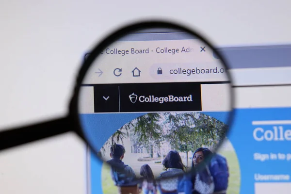 Los Angeles, California, Usa - 3 Aralık 2019: Üniversite yönetim kurulu web sayfası. Collegeboard.org logosu ekranda, İllüstrasyon Editörü — Stok fotoğraf