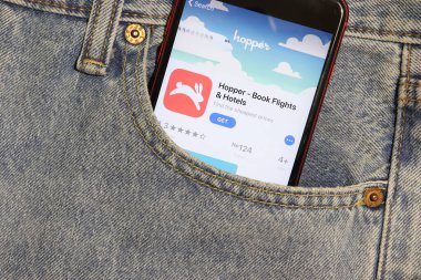 Los Angeles, California, Usa - 5 Aralık 2019: Hopper uygulama simgesi telefon ekranında kot pantolonun cebinde. Açık kot arka planlı İphone 'daki Uygulama Mağazası logosu, Resimli Editör
