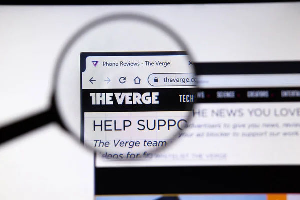 Los Angeles, California, USA - 2019. december 19.: The Verge weboldal. Theverge.com logó kijelző képernyőn közelkép, Illusztratív szerkesztői — Stock Fotó