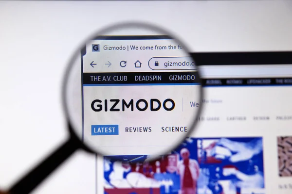 Los Angeles, California, Usa - 19 грудня 2019: Gizmodo website page. Логотип Gizmodo.com на екрані закритий екран, ілюстративна редакція — стокове фото