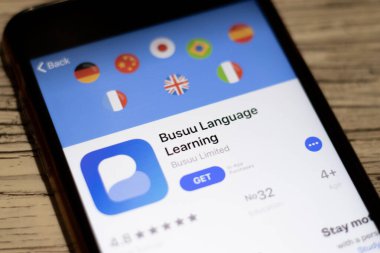 Saint-Petersburg, Rusya - 25 Aralık 2019: Uygulama Mağazası sayfasında Busuu Dili Öğrenme simgesi Telefon ekranında üst görünümü kapat, İllüstrasyon Editörü