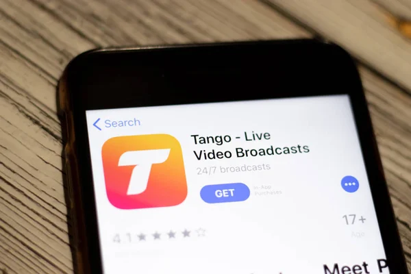 Saint-Petersburg, Russia - 25 dezembro 2019: Tango Live Video Transmissões icon on App Store page close up top view on phone screen, Illustrative Editorial — Fotografia de Stock