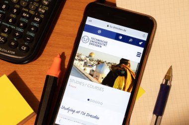 Saint-Petersburg, Rusya - 10 Ocak 2020: Technische Universitat Dresden web sitesi sayfası. Yükseköğretim Kabul Konsepti, İllüstrasyon Editörü
