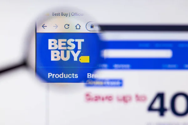 Saint-Petersburg, Russia - 10 January 2020: Best Buy website page on laptop display with logo, Illustrative Editorial — Stock Photo, Image