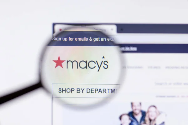 Saint-Petersburg, Russia - 10 January 2020: Macys website page on laptop display with logo, Illustrative Editorial — 스톡 사진