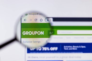 Saint-Petersburg, Rusya - 10 Ocak 2020: Groupon web sitesi logolu, Illustrative Editorial