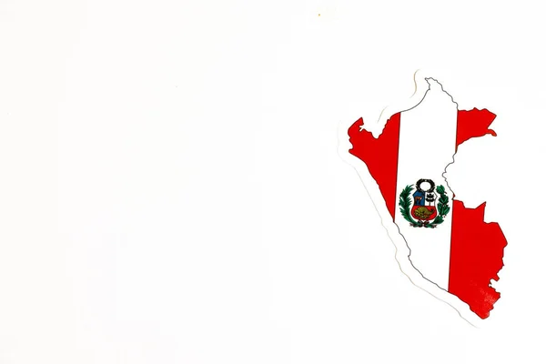 Εθνική σημαία του Περού. Περίγραμμα χώρας σε λευκό φόντο με χώρο αντιγραφής. Εικόνα πολιτικής — Φωτογραφία Αρχείου