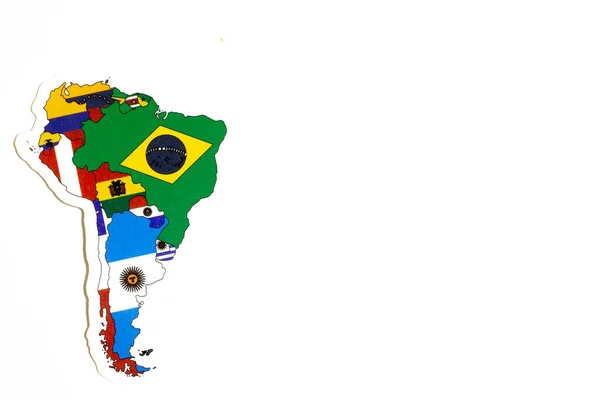 Bandera Nacional de Sudamérica. Contorno del continente sobre fondo blanco con espacio de copia. Ilustración política —  Fotos de Stock