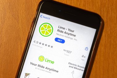 Los Angeles, Kaliforniya, ABD - 17 Ocak 2020: Uygulama mağazasının üst görünümünde Lime simgesiyle telefon ekranı, İllüstrasyon Editörü