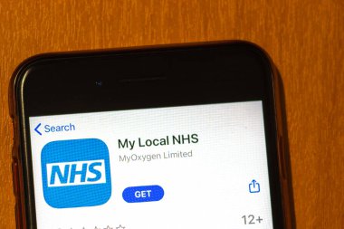 Los Angeles, Kaliforniya, ABD - 17 Ocak 2020: Uygulama mağazasının üst görünümünde Yerel NHS simgesiyle telefon ekranı, Illustrative Editorial