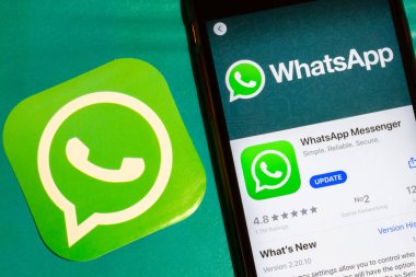 Los Angeles, California, Usa - 22 Ocak 2020: Whatsapp uygulamasının logosu ve simgesi yeşil arkaplan üzerine yakın plan, İllüstrasyon Editörü