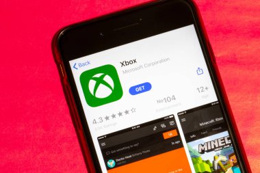 Los Angeles, California, Usa - 22 Ocak 2020: Telefon ekranında Xbox logosu kırmızı arka planda, Illustrative Editorial