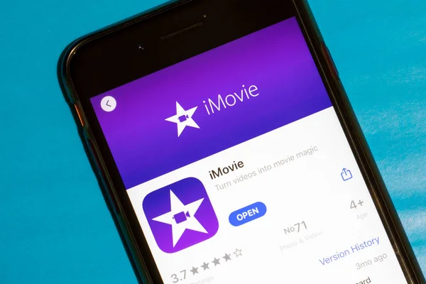 Los Angeles, California, Usa - 22 Ocak 2020: telefon ekranındaki imovie logosu mavi arka planlı, Illustrative Editorial