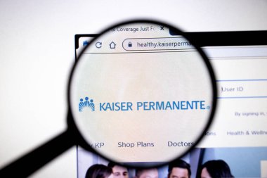 Los Angeles, California, Usa - 25 Ocak 2020: Kaiser Permanente web sitesi. Ekranda Kaiserpermanente.org logosu, İllüstrasyon Editörü
