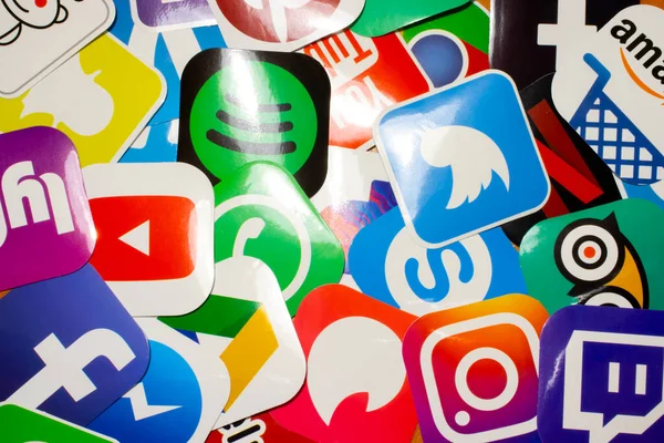 Los Angeles, California, USA - 25 January 2020: A pile of different social media icons and logotypes like YouTube, Twitter and Instagram top view, Illustrative Editorial — ストック写真