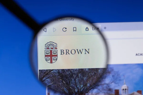 Los Angeles, California, USA - 3 March 2020: Brown University website homepage logo visible on display screen, Illustrative Editorial — Stock fotografie