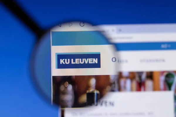 Los Angeles, California, USA - 3 March 2020: KU Leuven website homepage logo visible on display screen, Illustrative Editorial — Stock fotografie