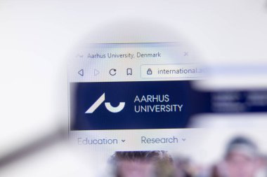 Los Angeles, California, ABD - 7 Mart 2020: Aarhus Üniversitesi web sitesinin ana sayfası logosu yakın çekim, Illustrative Editorial.