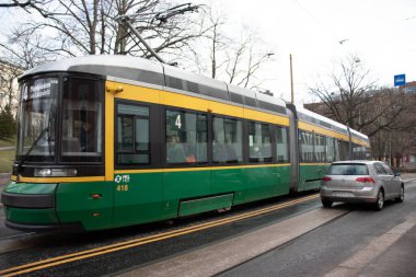Helsinki, Finlandiya - 3 Mart 2020: Tramvay ve araba, İllüstrasyon Editörü.
