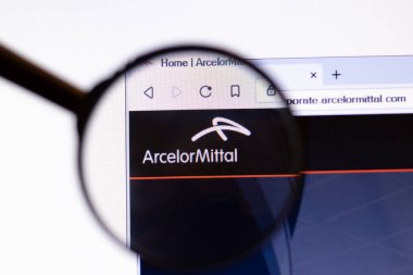 Los Angeles, California, Usa - 15 Mart 2020: Arcelormittal mittal idol web sitesi sayfasında. Arcelormital.com logosu ekranda görünür, İllüstrasyon Editörü.