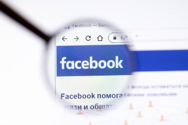 Los Angeles, California, Usa - 15 Mart 2020: Facebook web sitesi simgesi. Facebook.com logosu ekranda görünür, İllüstrasyon Editörü.