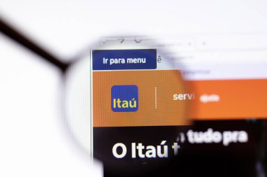 Los Angeles, California, Usa - 15 Mart 2020: Itau Unibanco Holding web sitesi sayfasında ikon. Itau.com.br logosu ekranda görünür, İllüstrasyon Editörü.