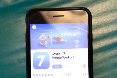 Los Angeles, California, Usa - 15 Mart 2020: Telefon ekranında 7 dakikalık mobil uygulama logosu, İllüstrasyon Editörü.