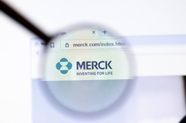 Los Angeles, Kaliforniya, ABD - 20 Mart 2020: Merck şirket logosu web sitesinin yakın plan sayfası, İllüstrasyon Editörü.