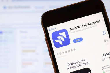 Los Angeles, California, ABD - 24 Mart 2020: Jira Cloud by Atlassian app logosu telefon ekranında arka planda ikon, Illustrative Editorial ile web sitesini kapatın.