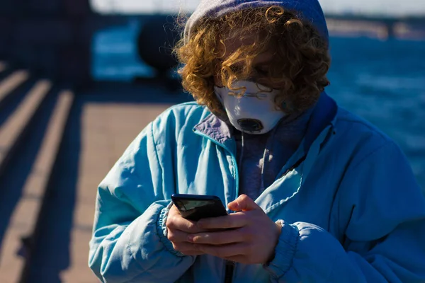 Young Female Face Protective Mask Using Her Phone Street Copy — Stock Photo, Image