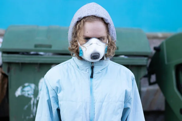 Girl Hood Protective Mask Her Face Looks Camera Garbage Devastation — Stock Photo, Image