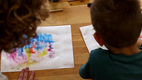 Aprendiendo Arte Por Concepto Niños Niño Preescolar Maestro Dibujan Con — Vídeo de stock