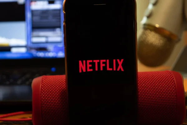 Los Angeles Califórnia Eua Abril 2020 Logo Netflix Tela Perto — Fotografia de Stock