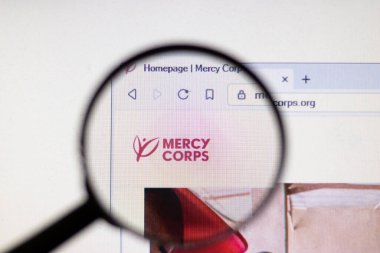 Los Angeles, Kaliforniya, ABD - 16 Nisan 2020: Mercy Corps web sitesi logosu ana sayfada. MercyCorps.org sitesi, İllüstrasyon Editörü.
