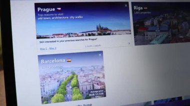 Los Angeles, California, ABD - 18 Nisan 2020: Sörf Rezervasyon web sitesi laptop, Illustrative Editorial