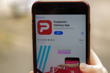 New York, ABD - 1 Mayıs 2020: Pedidosya Teslimat uygulaması logosu telefon ekranında, İllüstrasyon Editörü