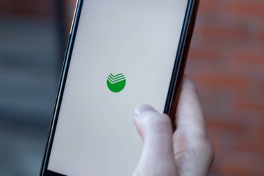 New York, ABD - 1 Mayıs 2020: Sberbank uygulama logosu telefon ekranında, Illustrative Editorial.