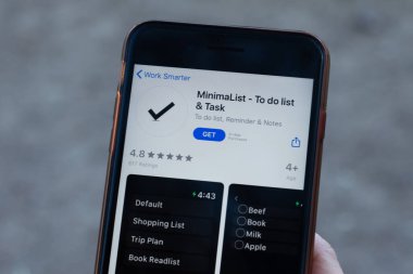 New York, ABD - 1 Mayıs 2020: MinimaList uygulama logosu telefon ekranında, İllüstrasyon Editörü.