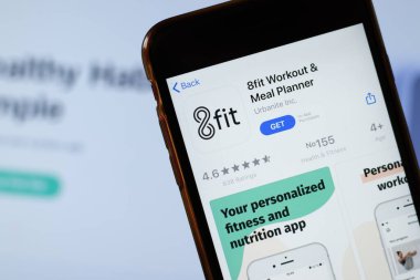 New York, ABD - 15 Mayıs 2020: Telefon ekranında 8-fit Egzersiz mobil uygulama logosu, yakın çekim simgesi, İllüstrasyon Editörlüğü.