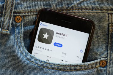 New York, ABD - 15 Mayıs 2020: Reeder 4 mobil uygulama logosu telefon ekranında, yakın plan ikonu, İllüstrasyon Editörü.