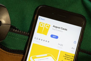 New York, ABD - 15 Mayıs 2020: Avgvst Cards mobil uygulama logosu telefon ekranında, yakın çekim simgesi, İllüstrasyon Editörlüğü.