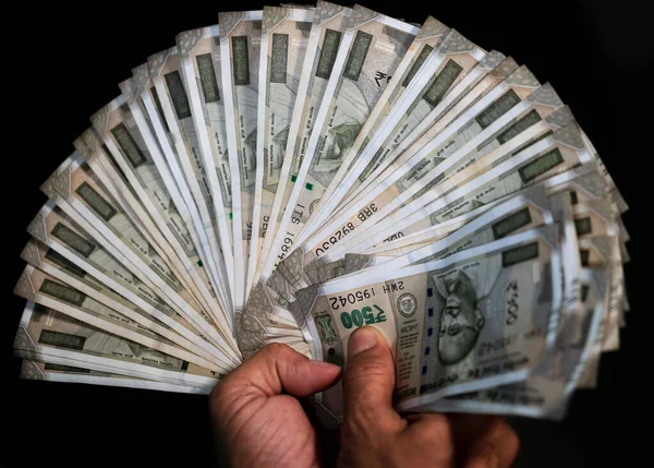 8th Pay Commission :- जानिए 8th Pay Commission में फिटमेंट फैक्टर और चपरासी से लेकर अधिकारी तक की कितनी बढ़ेगी सैलरी !