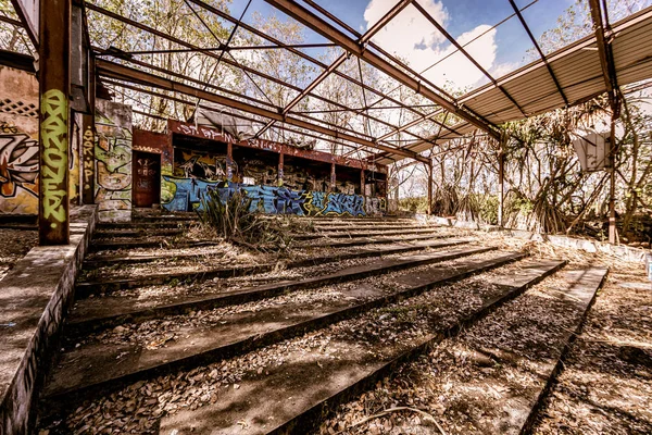 Ruins of an old movie theater in an older small fort in La Point — Stock Photo, Image