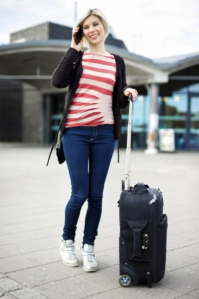 Woman With Luggage Talking On Mobile Phone Outside Railroad Stat — Stockfoto