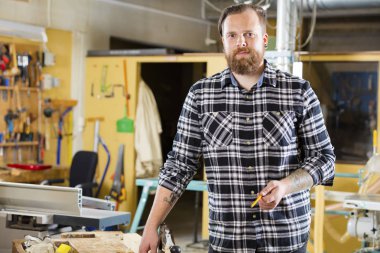 Marangoz bir atölye çevre portresi