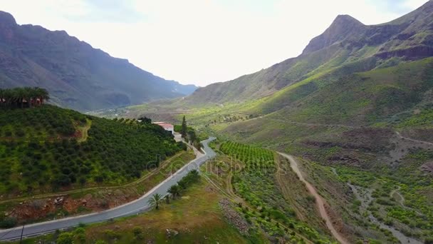 Ovanför vackra landskapet och bergen på Gran Canaria — Stockvideo