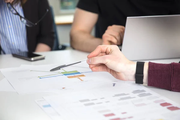 Businessmans Hand Pointing On Chart On Desk — Stock Photo, Image